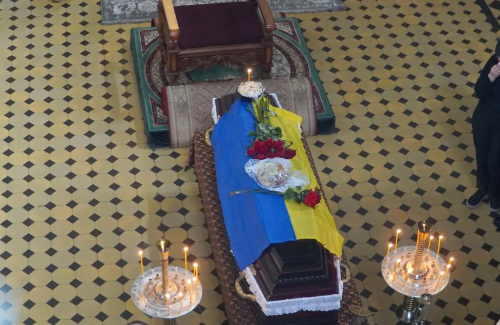 Володимирська громада провела в останню путь 21-річного Героя Любомира Картишева 12