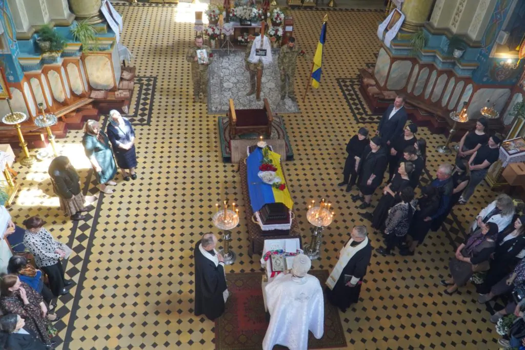 Володимирська громада провела в останню путь 21-річного Героя Любомира Картишева 13