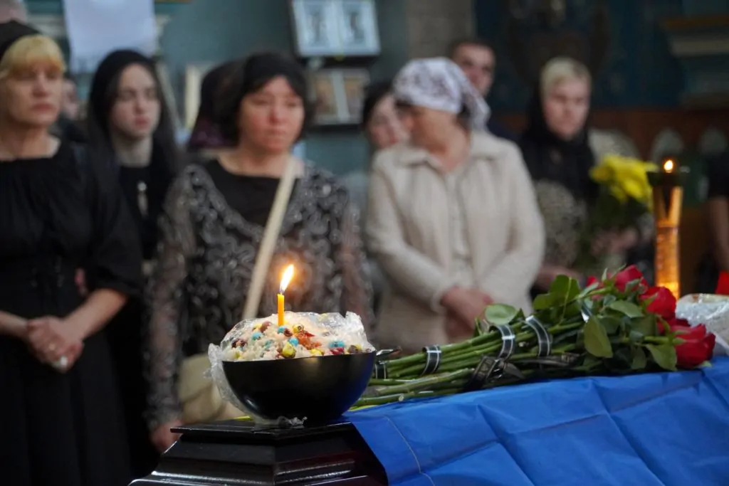 Володимирська громада провела в останню путь 21-річного Героя Любомира Картишева 14