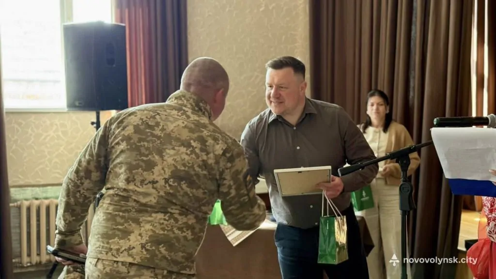 У Нововолинську прикордонників привітали з професійним святом 3