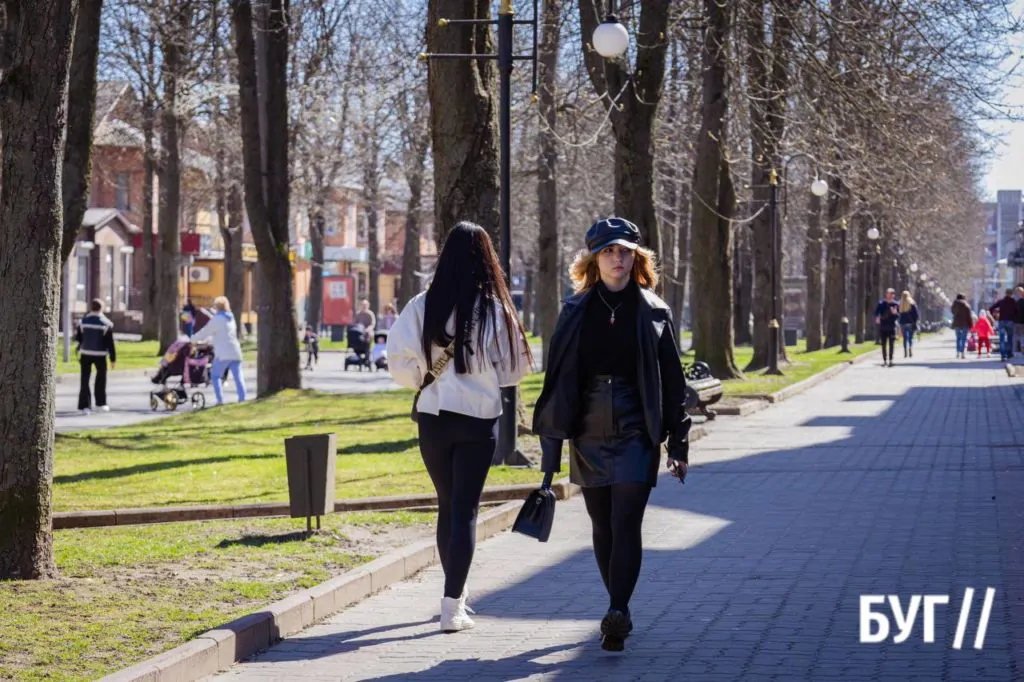 Місто буденне: квітневий Нововолинськ у сонячну пору 8