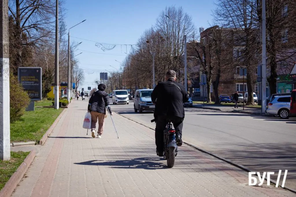 Місто буденне: квітневий Нововолинськ у сонячну пору 16