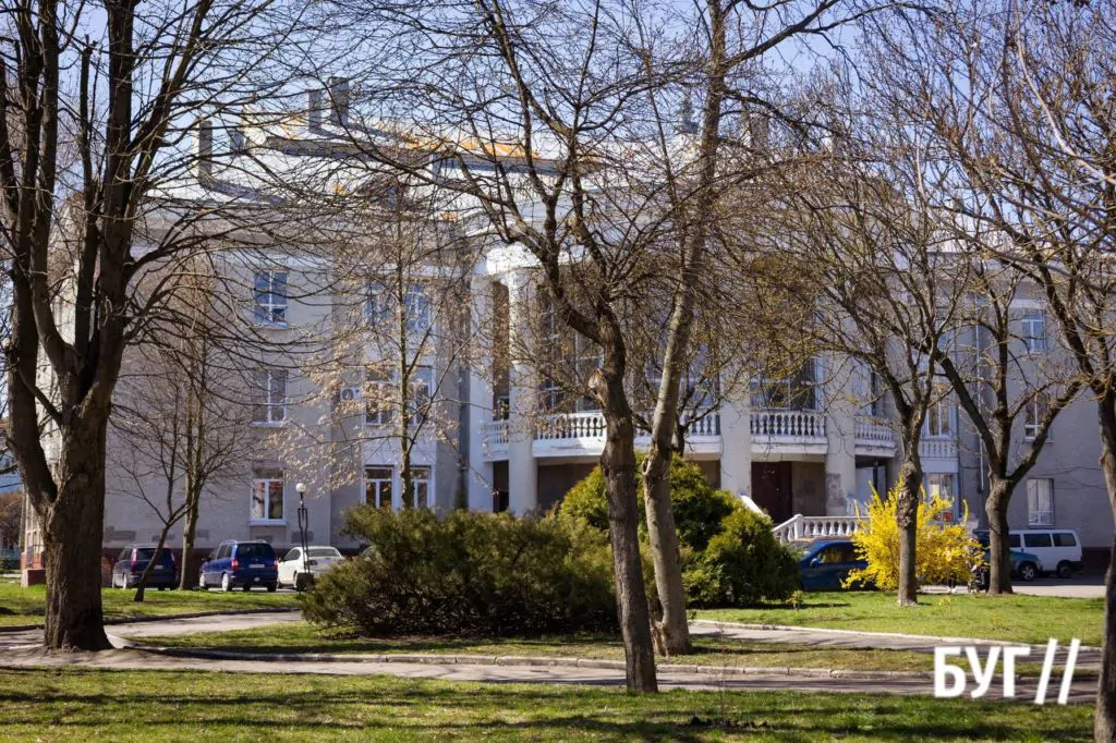 Місто буденне: квітневий Нововолинськ у сонячну пору 6