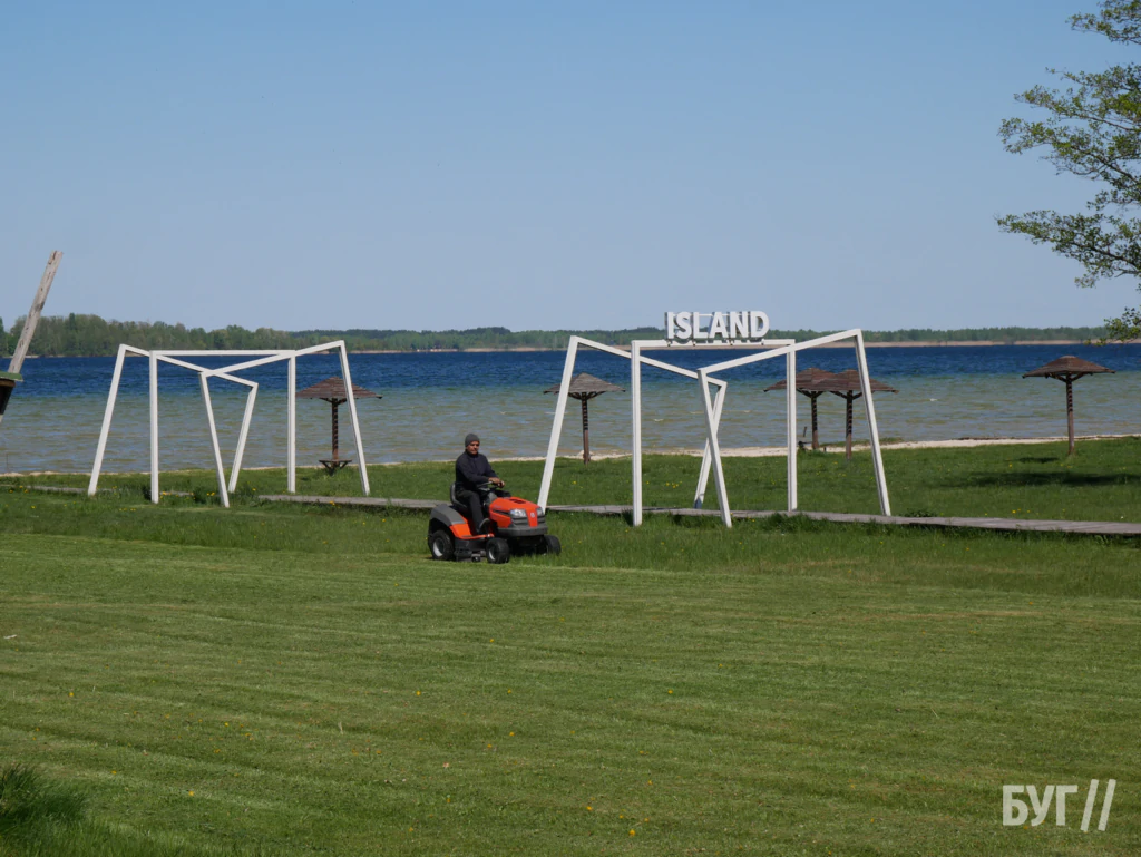 Місто буденне: вітер, велосипеди і качки - як живе Шацький край без туристів 10