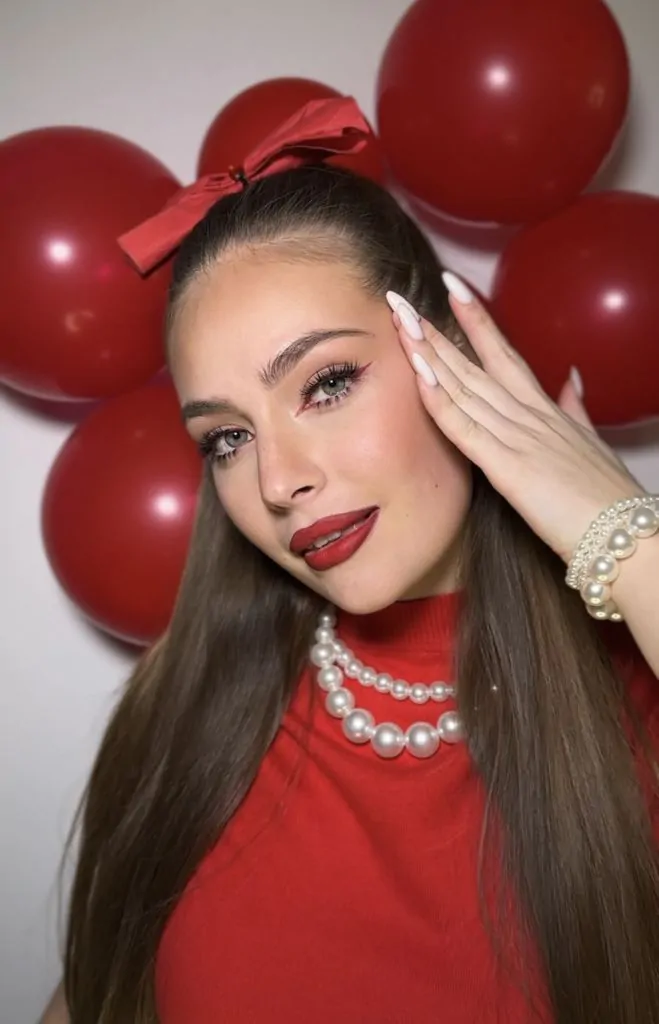 Красуня БУГу: візажистка, бровістка та майстриня зачісок Дарія Грицевич із Володимира 15