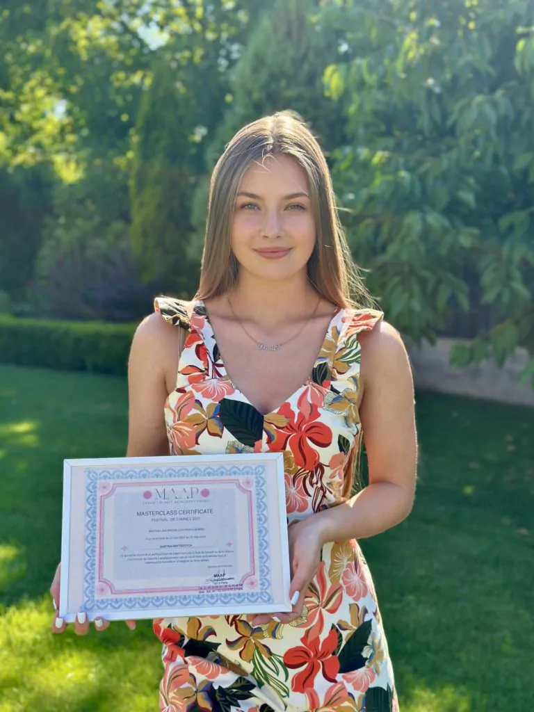 Красуня БУГу: візажистка, бровістка та майстриня зачісок Дарія Грицевич із Володимира 21