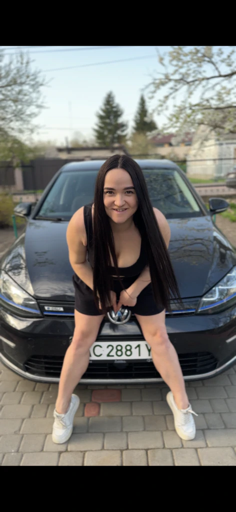 “А хто сказав, що жіночність не пахне бензином?”: зірка ТікТок з Володимира про домашній гараж та автоблог на мільйонні перегляди 5