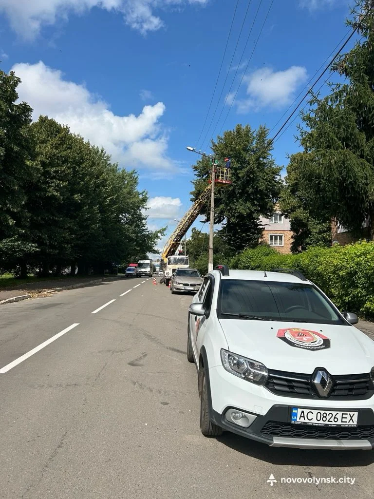 У Нововолинську водіїв просять не залишати авто вздовж узбіччя: розпочали ремонтні роботи 2