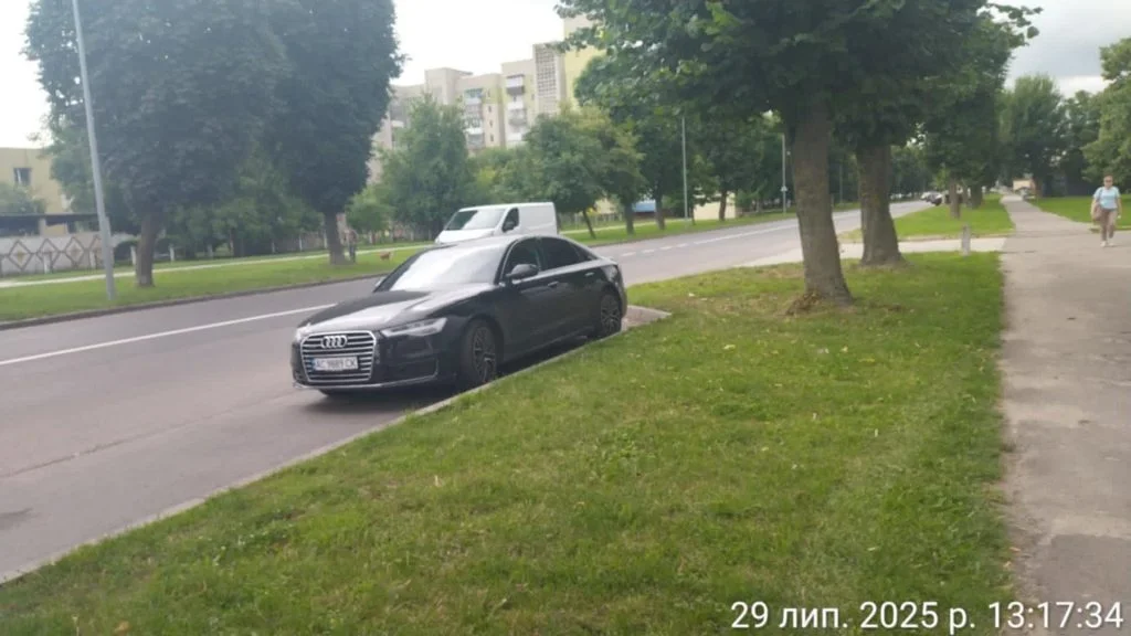 Паркування з порушеннями: муніципальна варта інформує про ситуацію у Володимирі 8