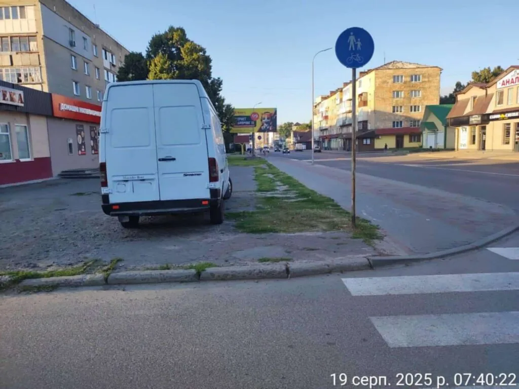 У Володимирі муніципали продовжують виявляти порушників правил паркування 2