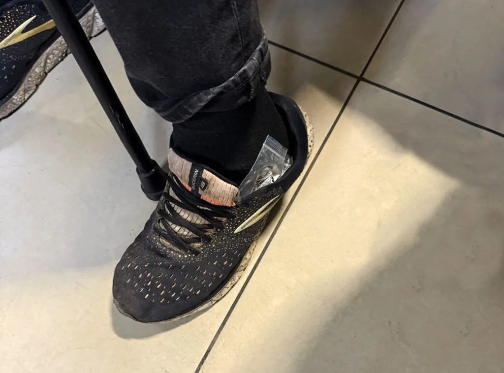 На Ягодині у взутті пасажира автобуса знайшли марихуану 3