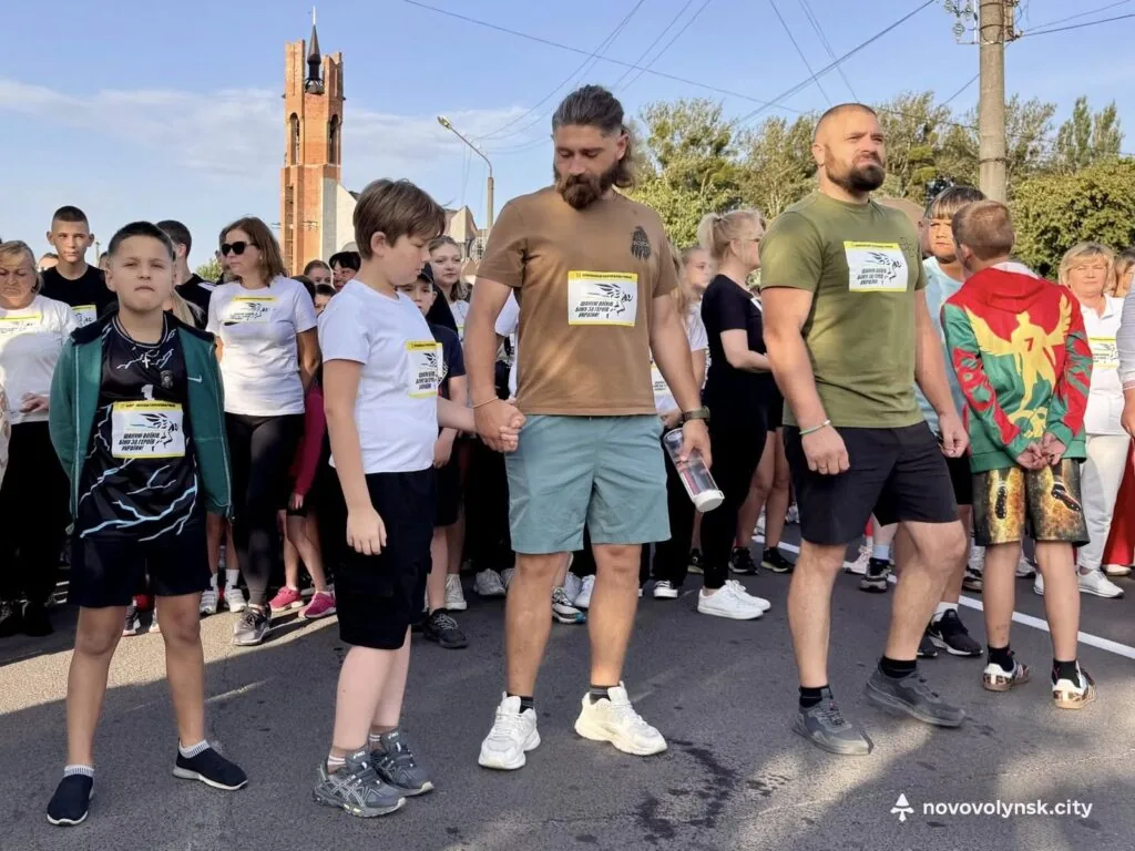 Нововолинська громада долучилась до всеукраїнського забігу «Шаную воїнів, біжу за героїв України» 3