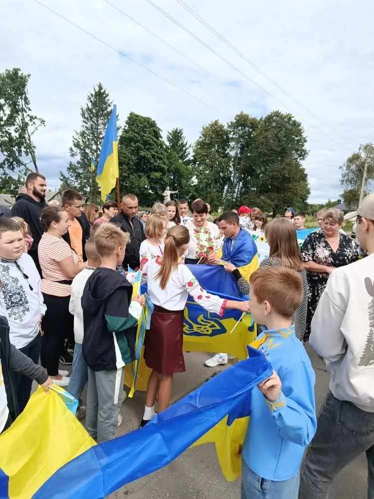 Оваднівська громада зустріла звільненого з полону Захисника Дениса Пшаву 9