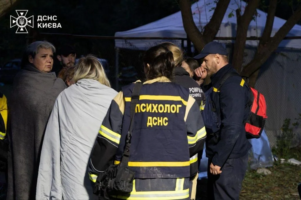 Рятувальники дістали з-під завалів будинку у Києві 10 тіл загиблих, серед яких дворічна дитина 3