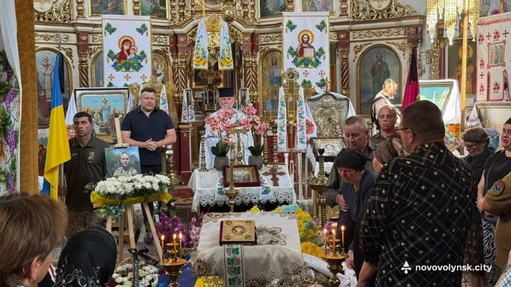 Нововолинська громада попрощалася з Героєм Олександром Герасимчуком 2