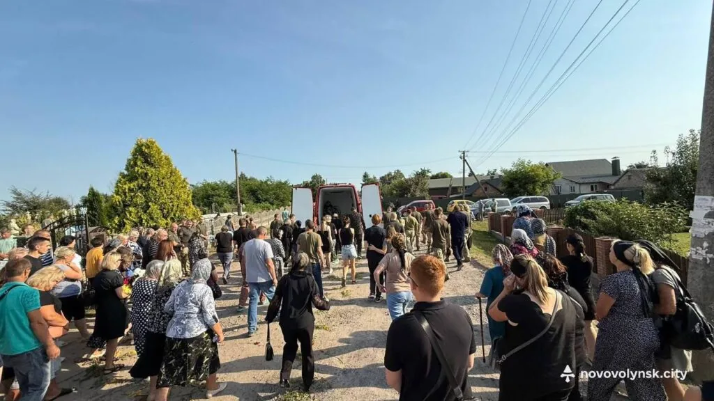 Нововолинська громада попрощалася з Героєм Олександром Герасимчуком 4