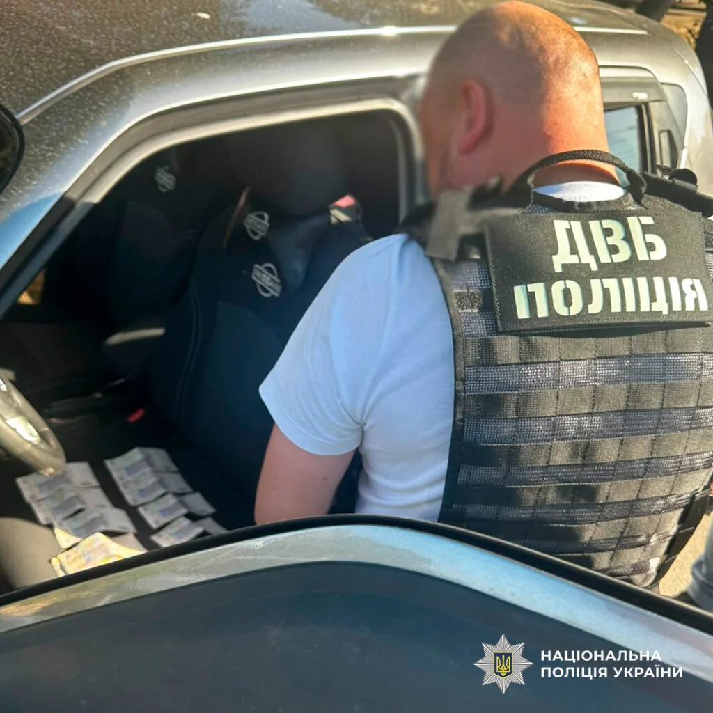 На Волині викрили схему заробітку на послугах ТСЦ: за 10 тисяч гривень обіцяв поставити авто на облік 3