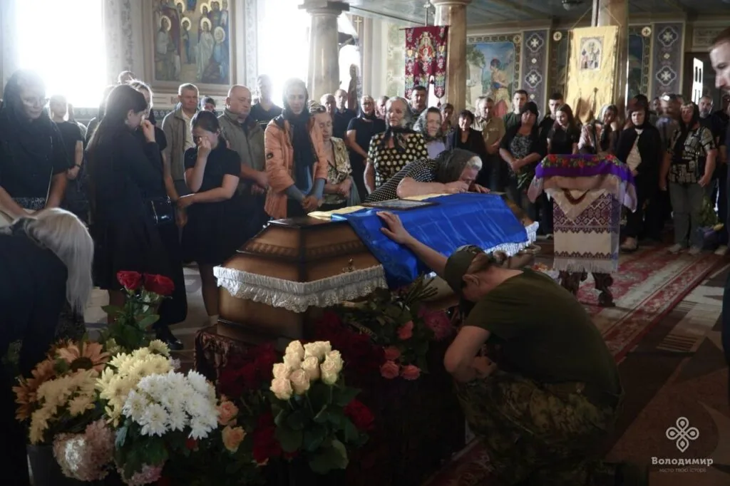 У Володимирі попрощалися із Героєм Русланом Кулешею 5