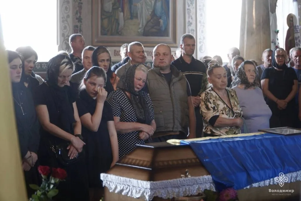 У Володимирі попрощалися із Героєм Русланом Кулешею 3