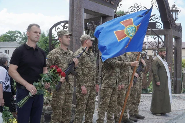У Володимирі провели в останню дорогу воїна Віталія Піщанського 2