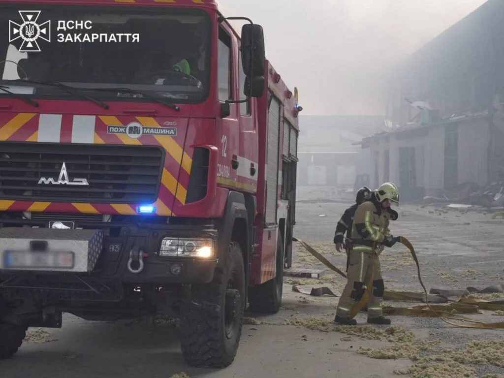 російська армія вдарила по території одного з підприємств у Мукачеві 1