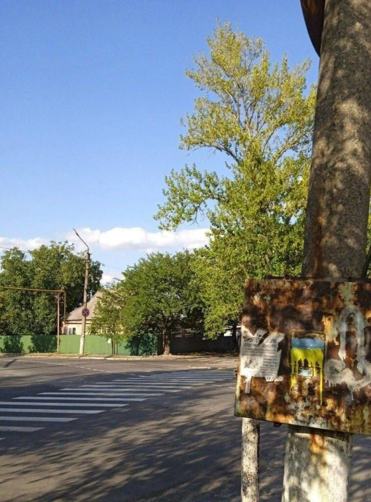 Активісти «Жовтої стрічки» прикрасили українськими прапорами окуповані міста 3