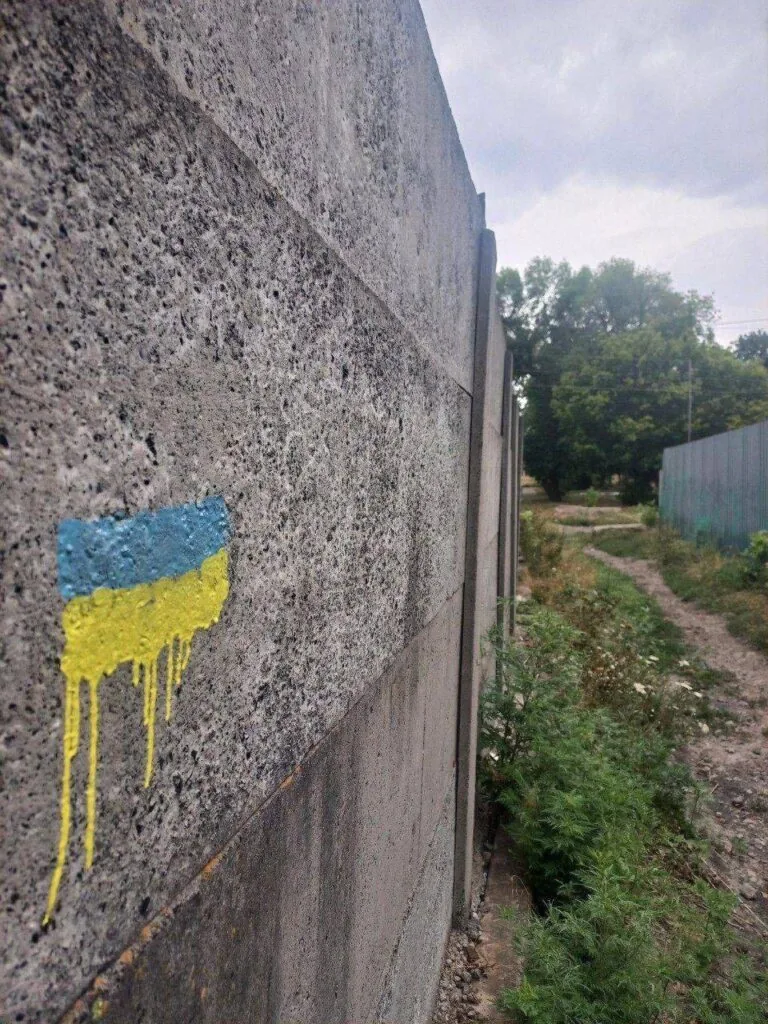 Активісти «Жовтої стрічки» прикрасили українськими прапорами окуповані міста 6