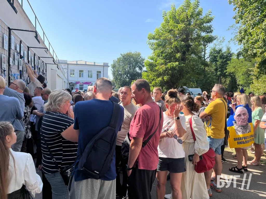 У Нововолинську відбувся автопробіг та мирна акція на підтримку Захисників 1