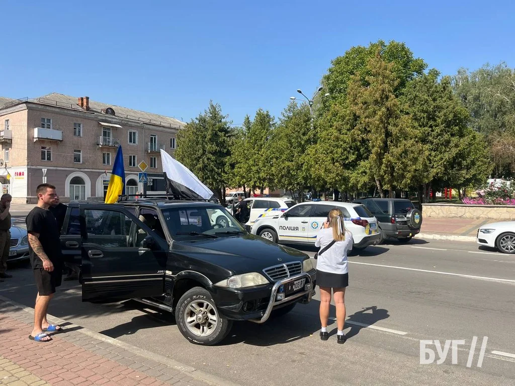 У Нововолинську відбувся автопробіг та мирна акція на підтримку Захисників 4