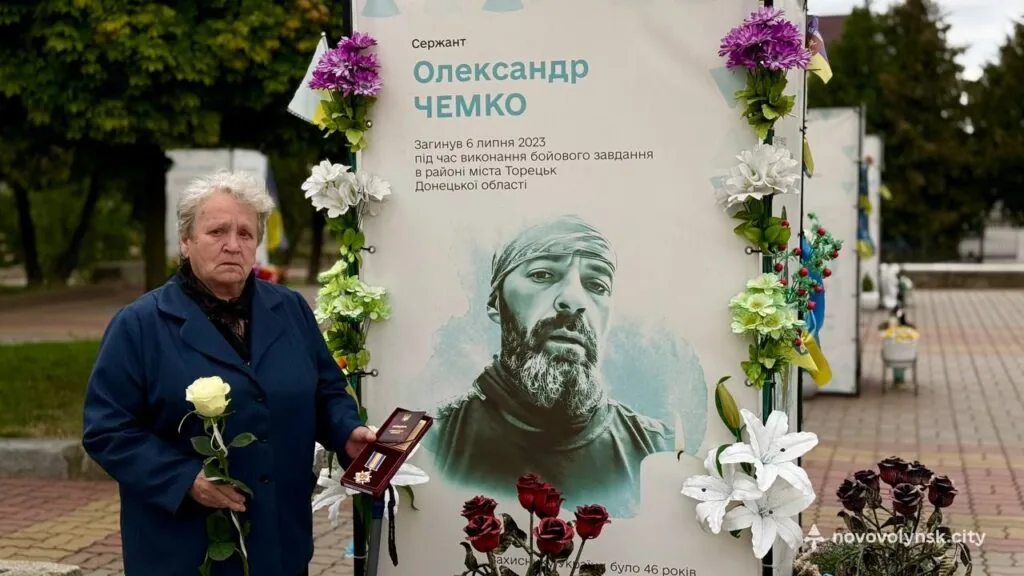 Чотирьом полеглим Героям з Нововолинської громади присвоїли відзнаки «За мужність» 3