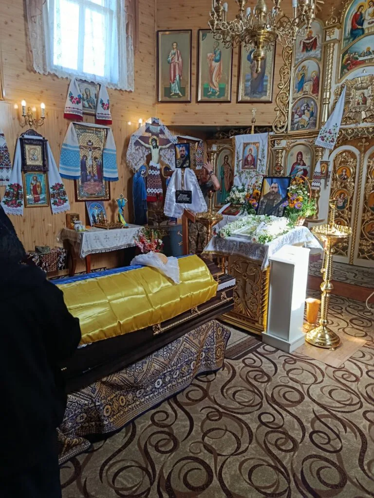 Півтора року вважався зниклим безвісти: Оваднівська громада порощалася з полеглим Героєм Миколою Пеприкою 1