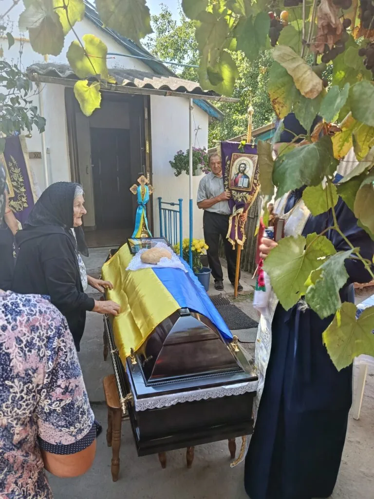 Півтора року вважався зниклим безвісти: Оваднівська громада порощалася з полеглим Героєм Миколою Пеприкою 3