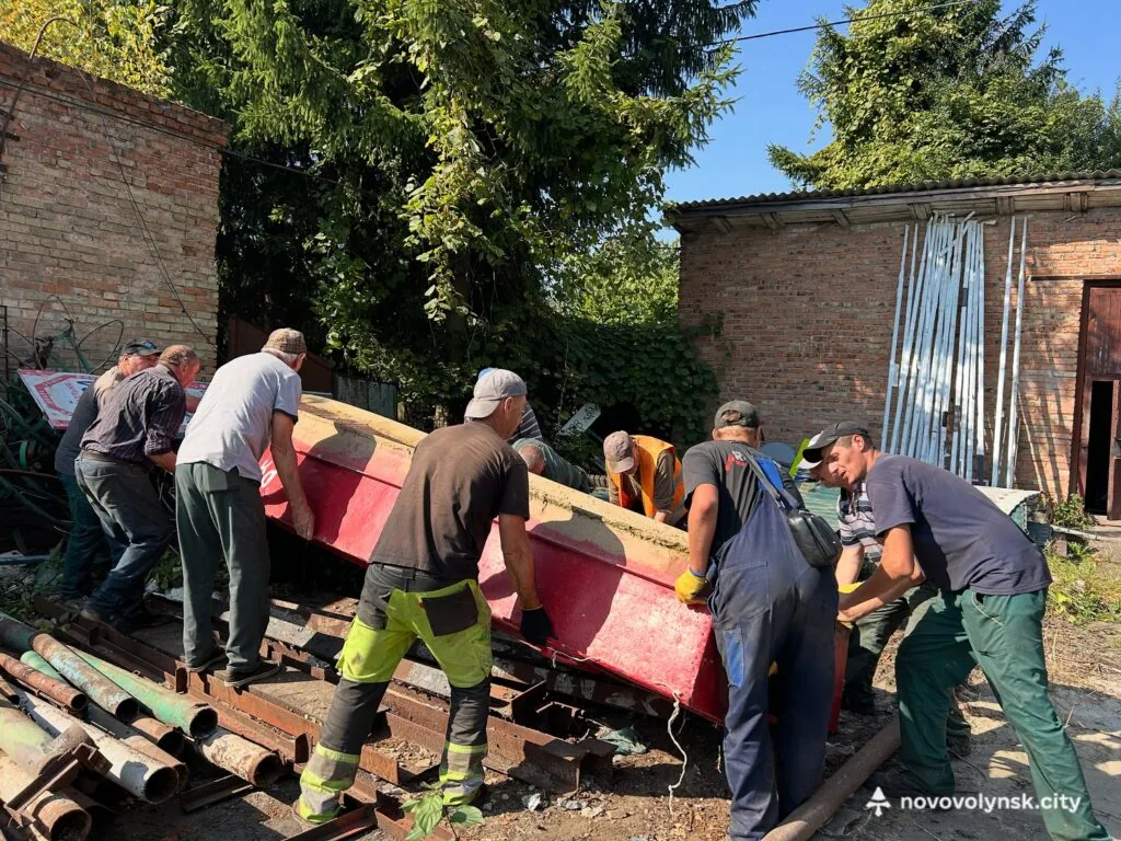 У Нововолинську завершили купальний сезон на міському озері 2