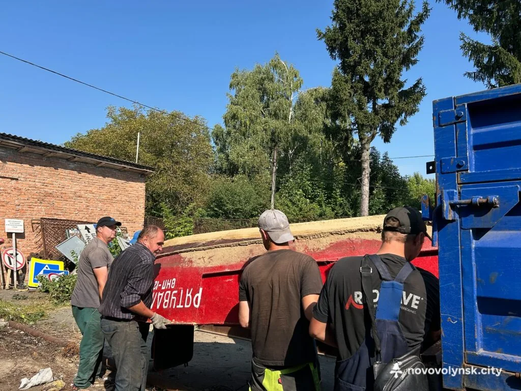 У Нововолинську завершили купальний сезон на міському озері 3