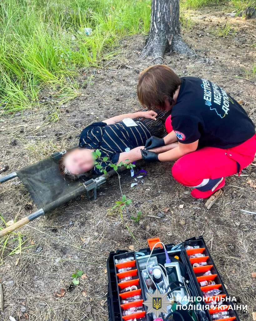 На Рівненщині жінка застрягла в болоті, збираючи журавлину, та пробула там майже добу 4