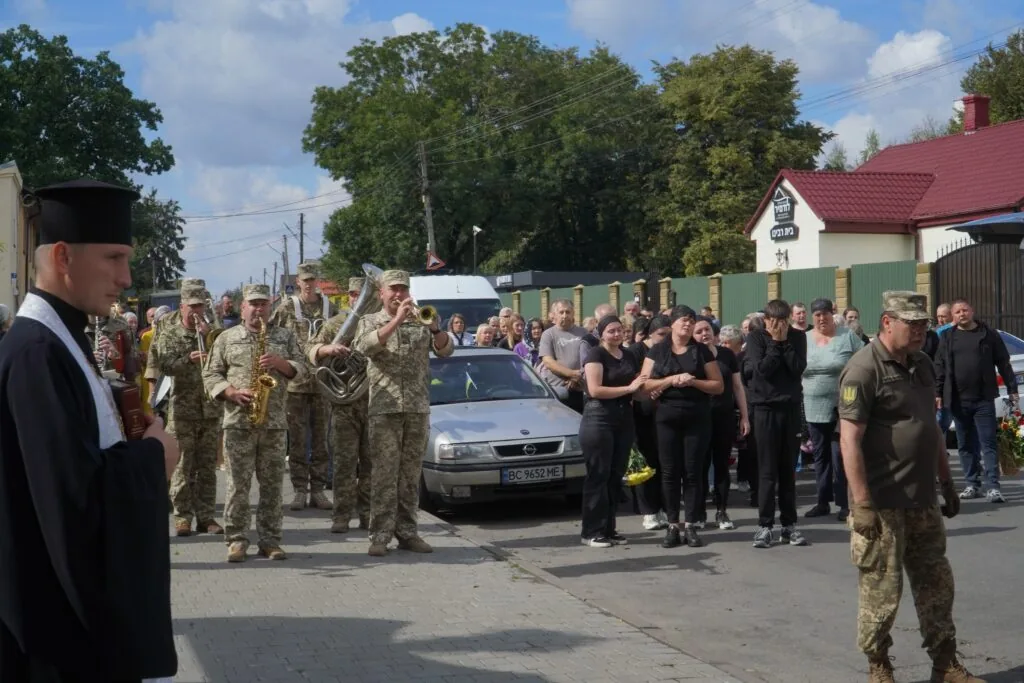 Володимирська громада провела в останню дорогу загиблого Героя Віктора Барщевського 4