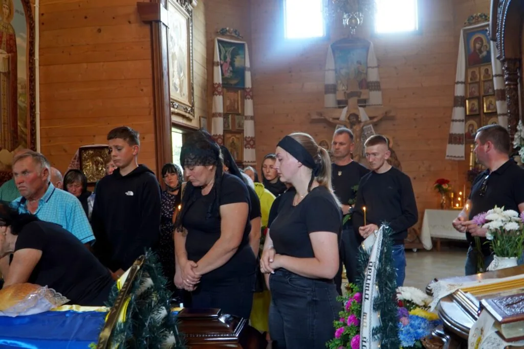 Володимирська громада провела в останню дорогу загиблого Героя Віктора Барщевського 5