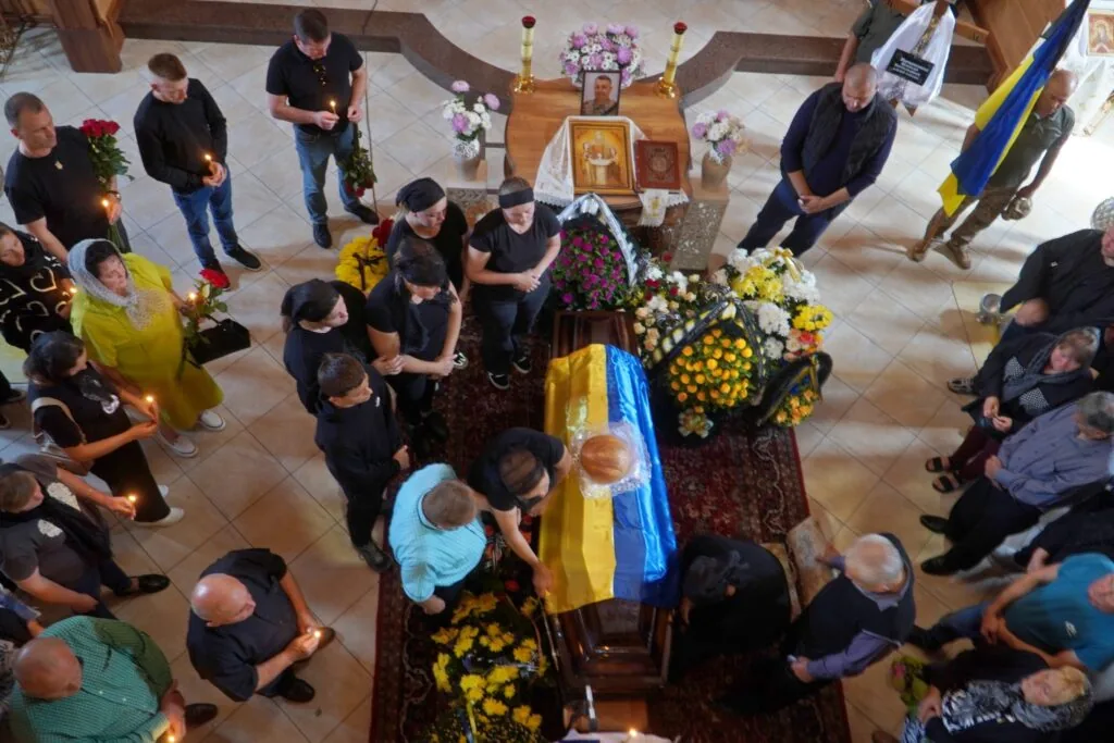 Володимирська громада провела в останню дорогу загиблого Героя Віктора Барщевського 9