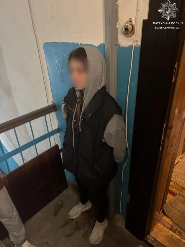 На Волині патрульні врятували дітей із зачиненої квартири 2
