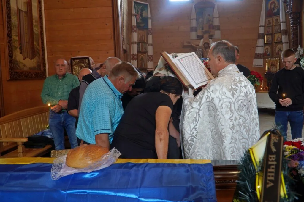 Володимирська громада провела в останню дорогу загиблого Героя Віктора Барщевського 10