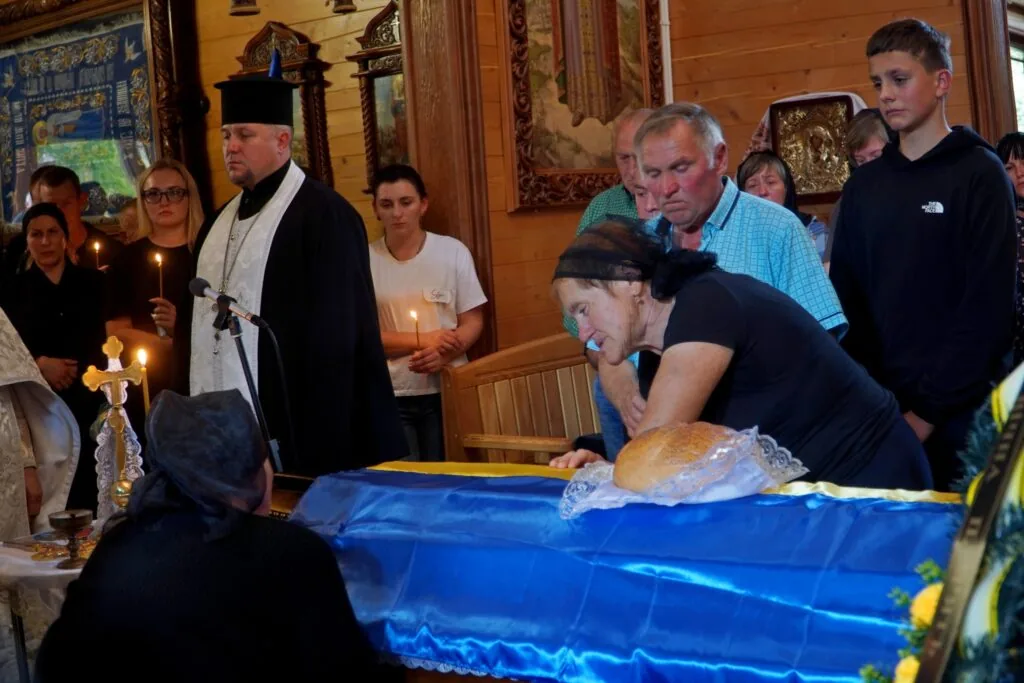 Володимирська громада провела в останню дорогу загиблого Героя Віктора Барщевського 12