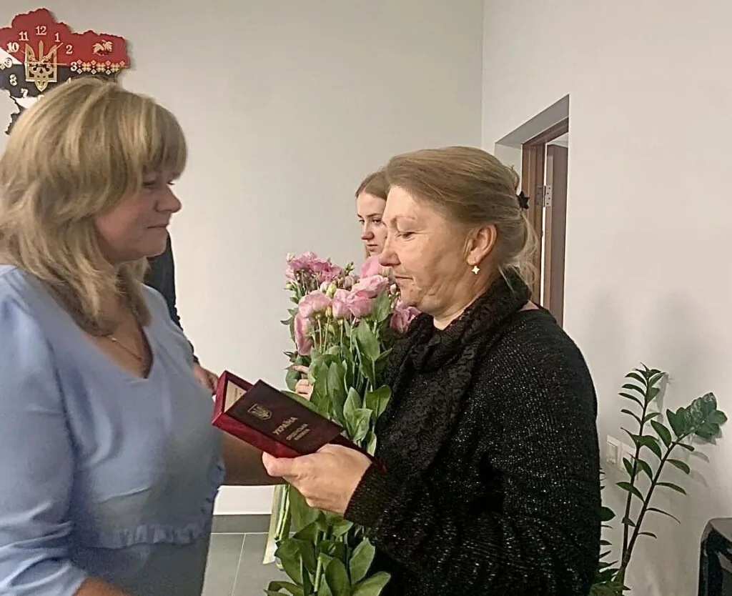 Сім’ї загиблого військового з Литовезької громади вручили орден «За мужність» 3