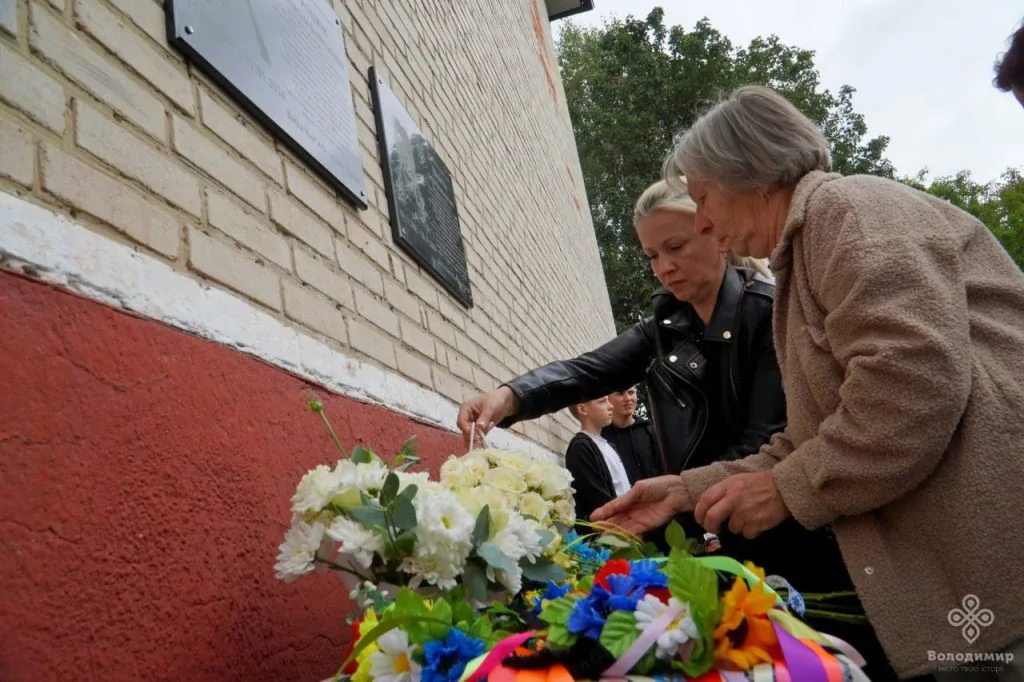 Віддали життя за незалежність і свободу України: у Володимирській громаді відкрили меморіальні дошки загиблим Героям 6