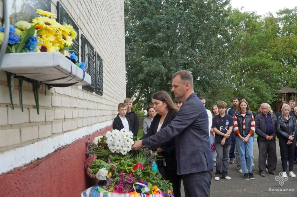 Віддали життя за незалежність і свободу України: у Володимирській громаді відкрили меморіальні дошки загиблим Героям 7