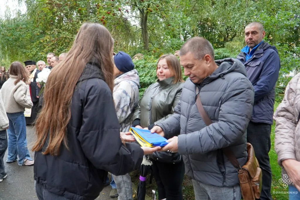 У гімназії Володимира відкрили меморіальні дошки на честь полеглих Героїв 14
