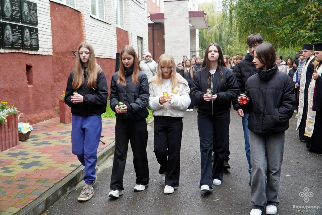 У гімназії Володимира відкрили меморіальні дошки на честь полеглих Героїв 13