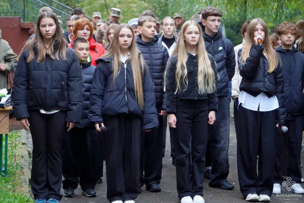 У гімназії Володимира відкрили меморіальні дошки на честь полеглих Героїв 10