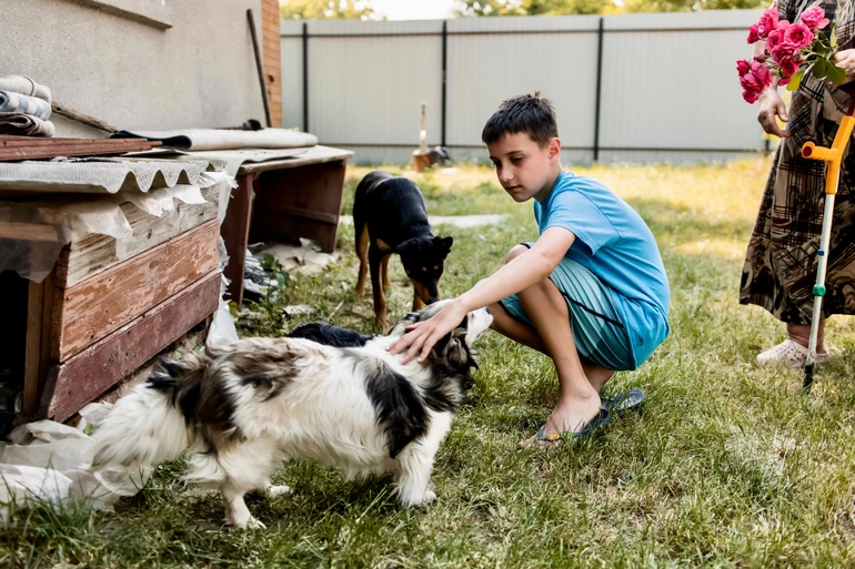 Важили 8 кілограмів у 13 років: історія прикутих до ліжка братів із Покровська, які понад рік виживали під опікою 10-річної дитини 2