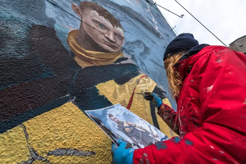 Красуня БУГу: Валерія Пасека з Благодатного підкорює Нью-Йорк своїми муралами 12