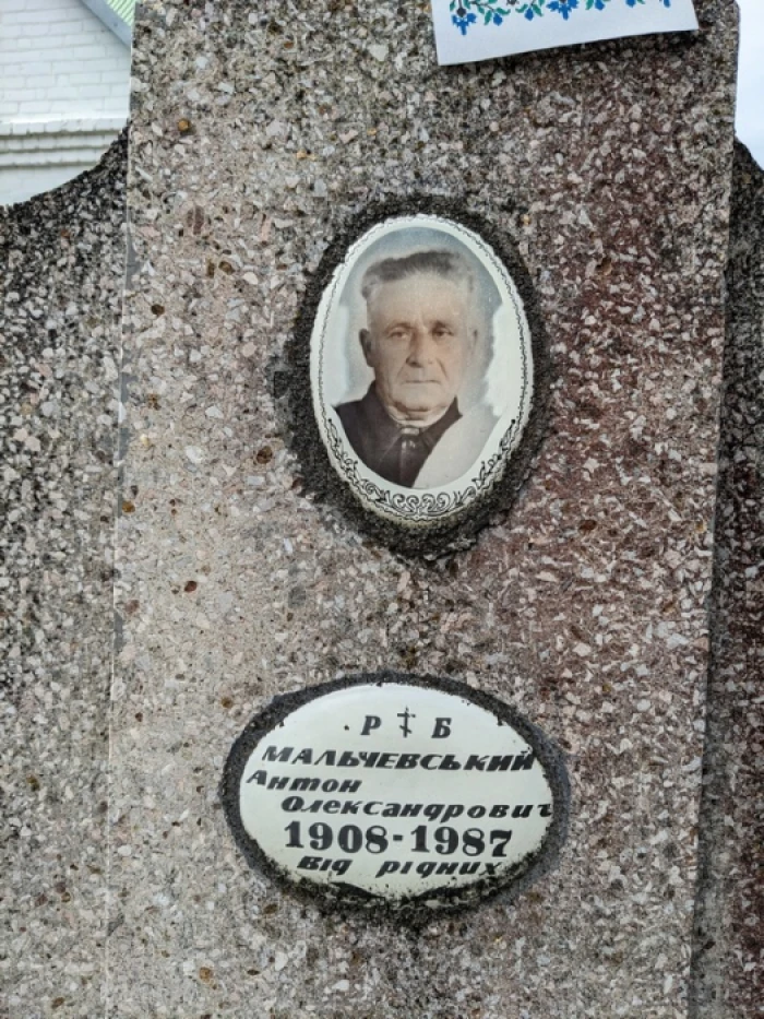 Замлиння на Любомльщині: як живе село, де час зупинився серед рудих котів і квітів в вазах 15